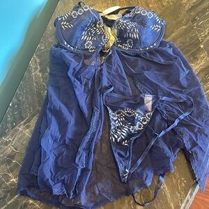 Victoria’s Secret 2000s silver and navy lace